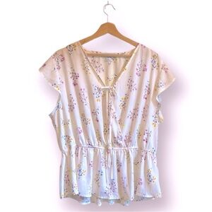Sweet Rain Woman’s White Ditsy Floral Print Blouse Size 2X